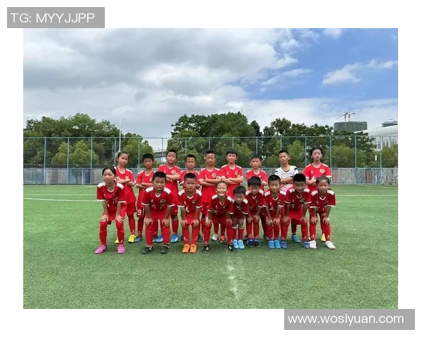 五岁以上足球明星的成长历程与成就揭秘 五岁以上足球明星的成长历程与成就揭秘